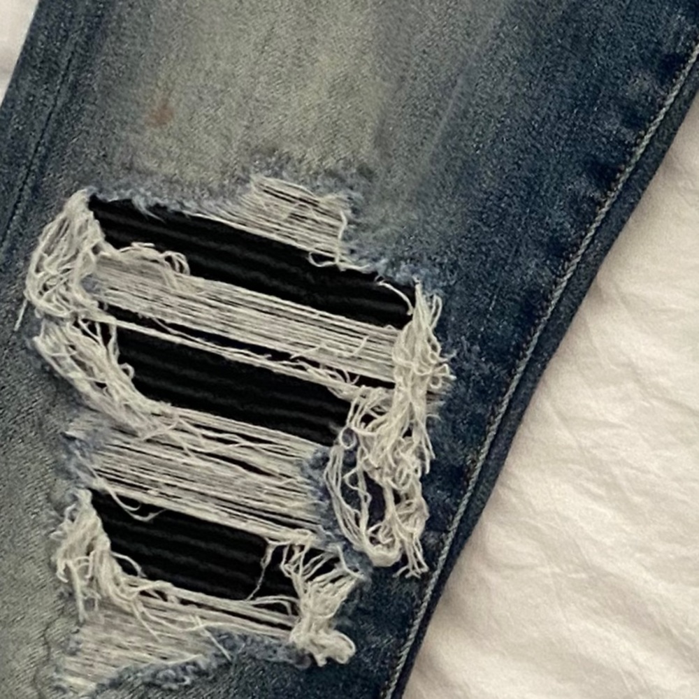 Amiri Jeans small spot on jeans can be washed